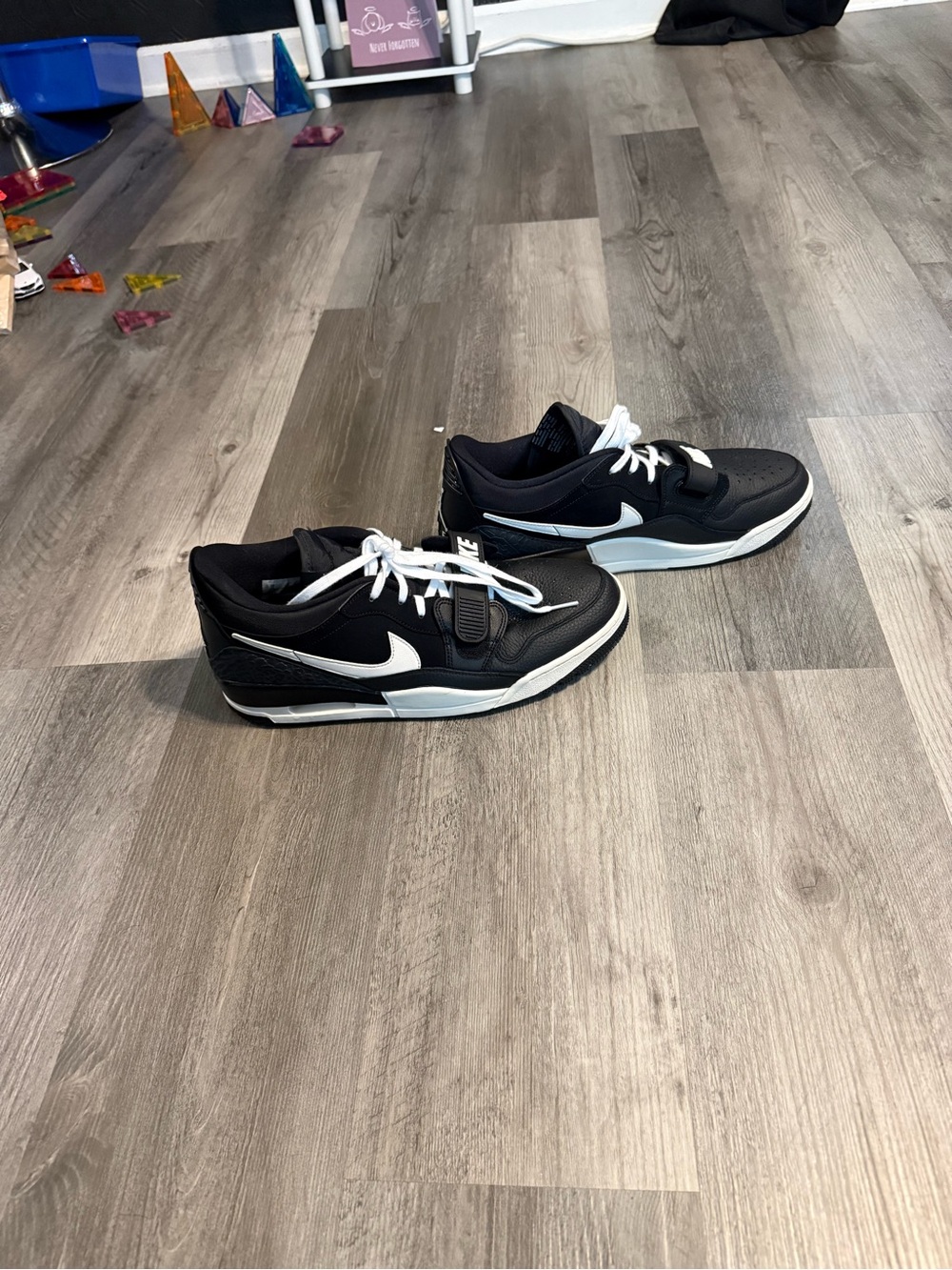 Nike Black and White Men's Low-Top Sneakers